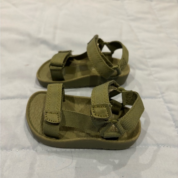 Toddler sandals size 3 - Picture 2 of 3